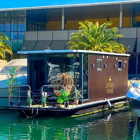 船屋 L'escale Royale : Jacuzzi And Terrace On The Water *